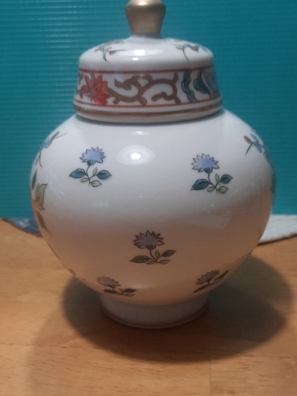 Porcelain Floral Ginger Jar with Gold Lid and Multicolor Motif - Picture 2 of 8
